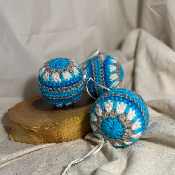3 Handmade crocheted Christmas ornaments - Picture 2 of 3